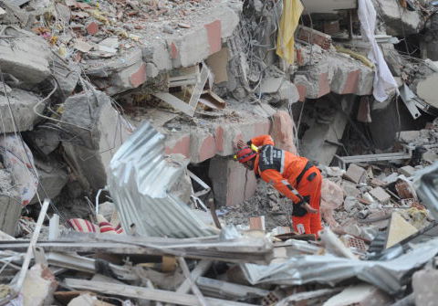 PROMATECT®-H platen blijven intact na aardbeving en brand om mensen veilig te houden